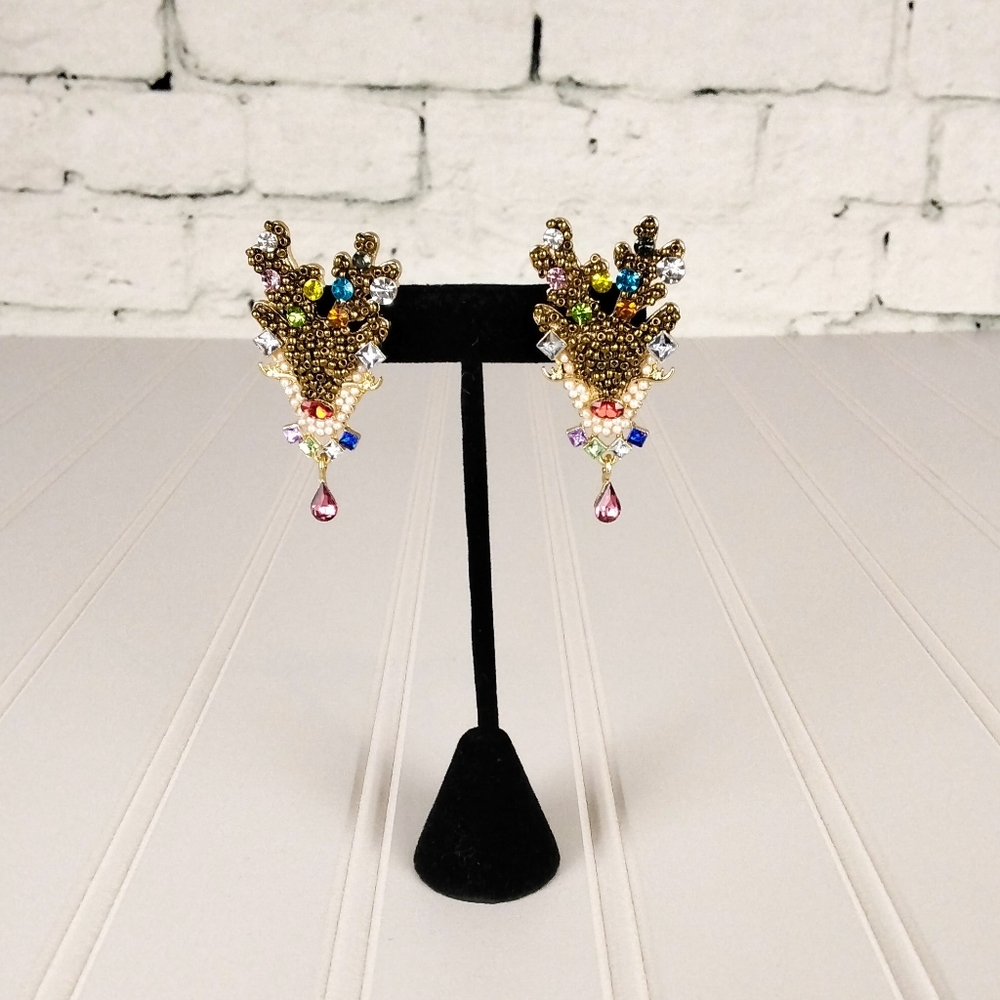 Dvacaman Beaded Novelty Reindeer Christmas Holiday Earrings Brown